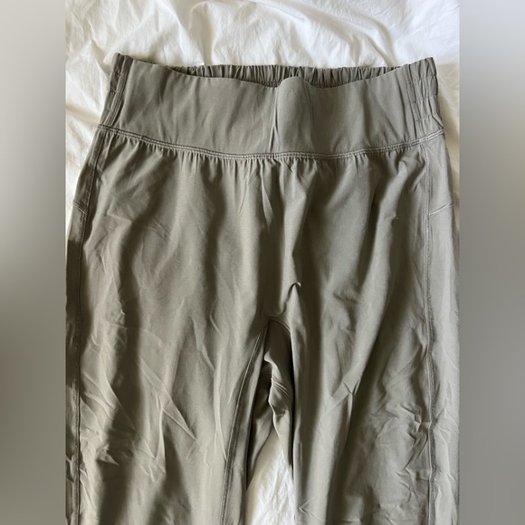 Lulu Light Weight Jogger - Picture 4 of 5